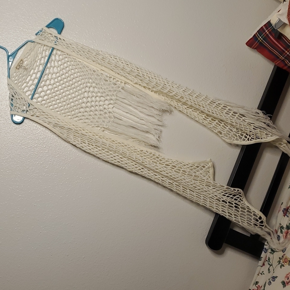 White crochet shall